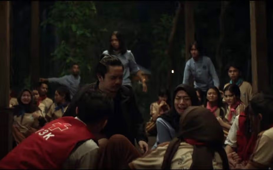 Sinopsis Film Kemah Terlarang: Kesurupan Massal